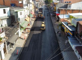 Rua Adoniram Barbosa recebe mais de 11 mil metros quadrados de recapeamento em Barueri
