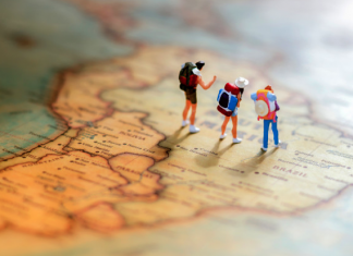Turismo reúne instituições de ensino e empresas para avaliar a formação profissional