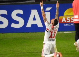 São Paulo bate Palmeiras, conquista Paulistão e encerra seca de títulos