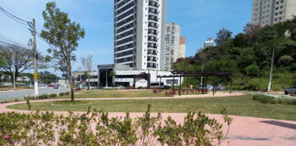 Praça é mais uma opção de lazer aos visitantes do bairro Bethaville, em Barueri