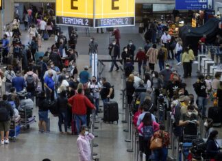 Anvisa aprova volta do uso de máscaras em aviões e aeroportos