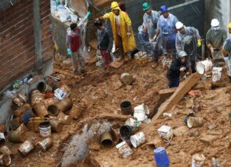Município paulista busca oito desaparecidos em consequência das chuvas