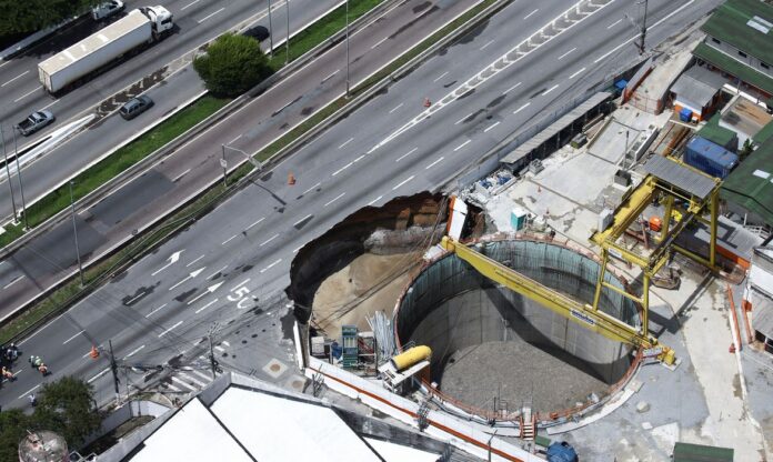 2022-02-01t180844z_1335667528_rc21bs9ihfot_rtrmadp_3_brazil-metro-collapse