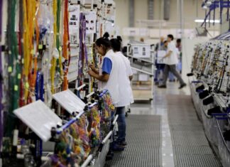 Sondagem industrial: produção e emprego têm queda em dezembro de 2022