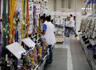 Prolongamento da guerra pode afetar indústria brasileira, avalia CNI