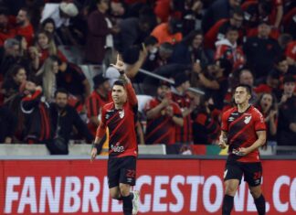 Athletico-PR derrota Libertad por 2 a 1 na Arena da Baixada