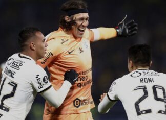 Corinthians supera Boca nos pênaltis e segue vivo na Libertadores