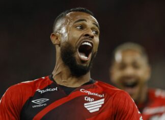 Athletico bate Palmeiras e fica a um empate da final da Libertadores