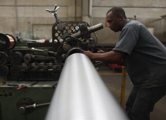 Variação positiva do PIB é influenciada por serviços e indústria