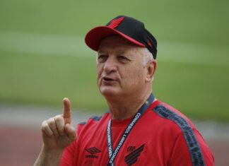 Felipão rechaça favoritismo do Flamengo na final da Libertadores