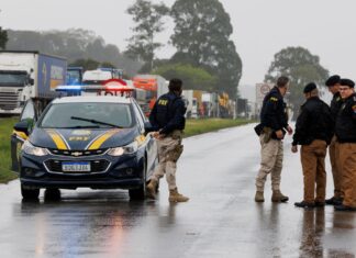 PRF faz 419 liberações de pistas no país, com 438 multas