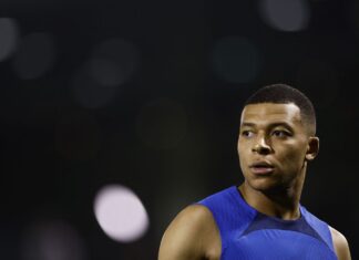 Duelo entre Mbappé e Lewandowski é o destaque da Copa no domingo