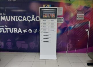 Prefeitura de Barueri instala totens para recarga de celular e veiculação de notícias
