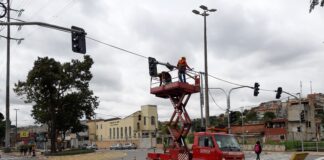 Prefeitura de Barueri instala semáforos em rotatória para reduzir riscos de acidentes de trânsito