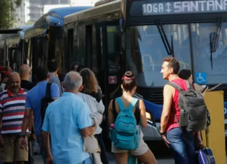Motoristas de ônibus aprovam greve a partir de sexta-feira em SP