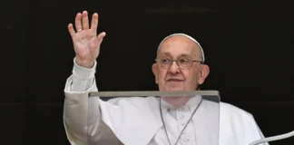 Haddad presenteia papa Francisco com cuia de chimarrão