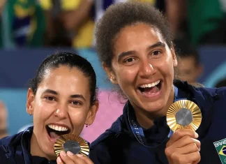 Duda e Ana Patrícia derrotam canadenses e são ouro no vôlei de praia
