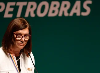 Petrobras reduz preço do diesel em R$ 0,17 a partir de 1º de abril