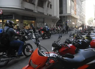 Mais da metade dos proprietários de motocicleta não tem habilitação