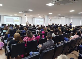 Cotia: Professores apresentam suas boas práticas na educação durante seminário
