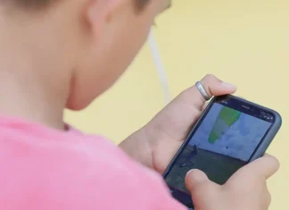 Escolas da educação básica iniciam ano letivo com proibição de celular