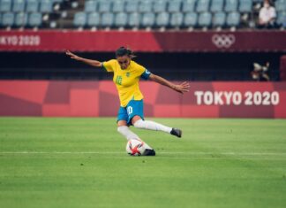Atuação de Marta ganha reverência de Pelé: “mais que uma jogadora”