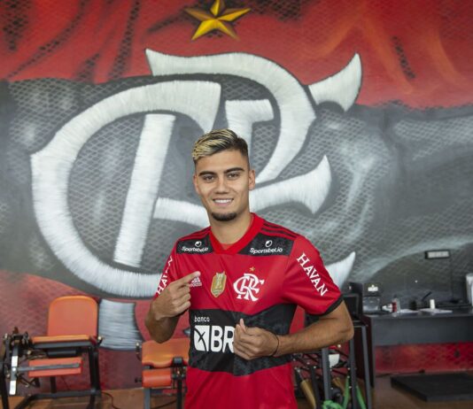 Flamengo apresenta novo reforço e dirigente fala sobre Arrascaeta
