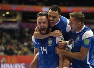 Brasil derrota o Marrocos e vai à semifinal da Copa do Mundo de futsal