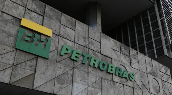 Petrobras aprova plano de demissão voluntária para até 1,1 mil pessoas