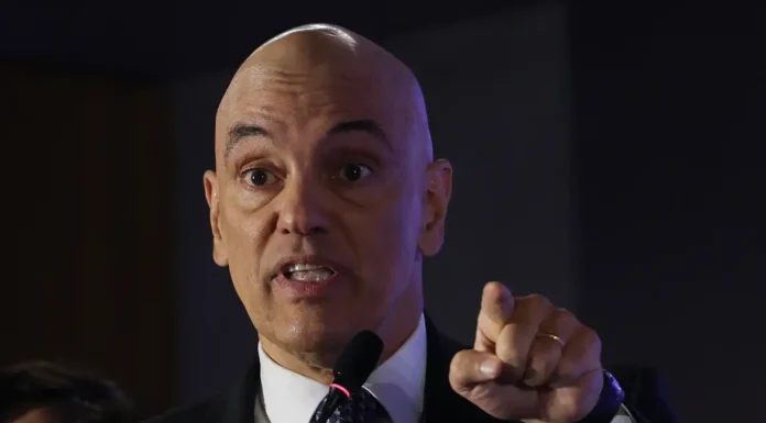 Moraes vota por condenar mais 5 réus da trama golpista e absolver um