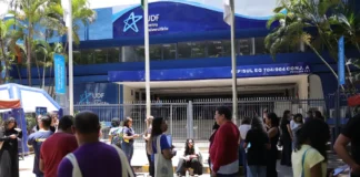 Estudantes chegam cedo para o Enem e relatam superação e confiança