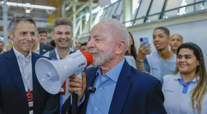Lula assina medida que altera regras para vales-alimentação e refeição