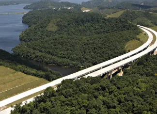 Caminhão interdita Rodoanel em São Paulo e PM é acionada