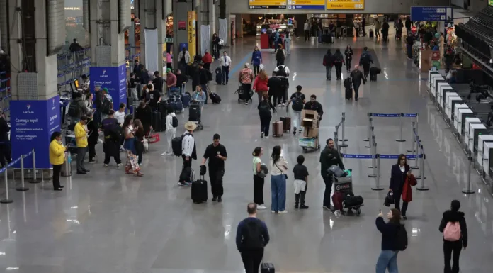 Turismo internacional no Brasil bate recorde em 2025