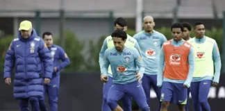 Com equipe completa, Ancelotti comanda atividade em Londres