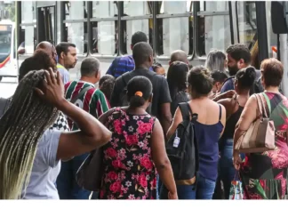 Número dos que procuram emprego há mais de 2 anos cai 17,8%, diz IBGE