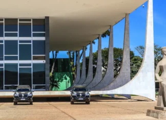 Moraes vota para tornar Eduardo Bolsonaro réu por tentar coagir STF