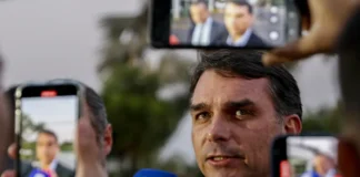 Moraes autoriza visita de filhos de Bolsonaro na PF