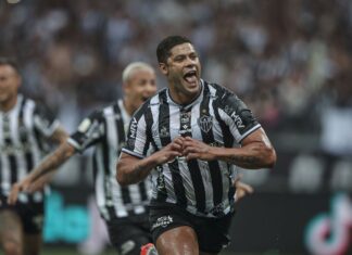 Atlético-MG goleia e coloca mão na taça da Copa do Brasil