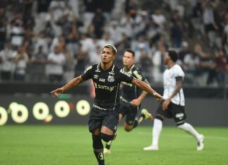 No ritmo de Marcos Leonardo, Santos supera o Corinthians no Paulista
