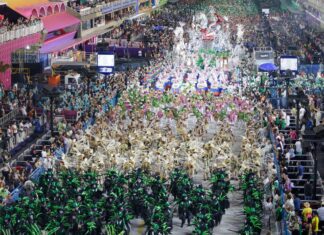 RJ: ingressos para desfile das escolas de samba começam a ser vendidos