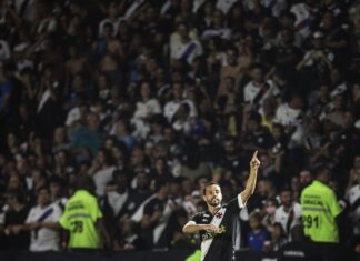 Série B: Vasco derrota Operário e cola no líder Cruzeiro