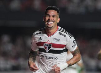 Com um a menos, São Paulo segura América-MG e avança na Copa do Brasil