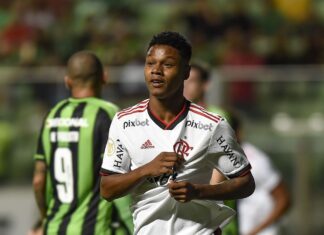 Mesmo com time alternativo, Flamengo bate América-MG no Independência