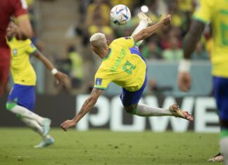 Gol de voleio de Richarlison é eleito o mais bonito da Copa do Catar