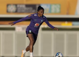 Brasil faz último treino em Brisbane antes de embarque para Adelaide