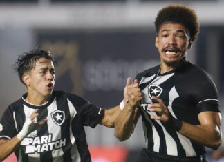 Líder Botafogo mostra força e arranca empate com Santos no Brasileiro