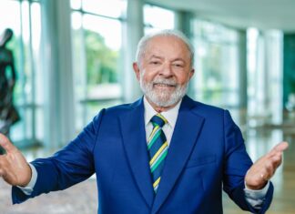 Em pronunciamento, Lula defende democracia e união do país