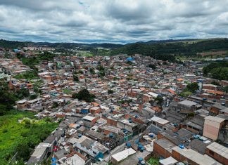 Itapevi entrega mais 200 novas matrículas para moradores da Vila Santa Rita