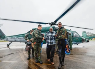 Uruguai envia helicóptero para ajudar nos resgates no RS